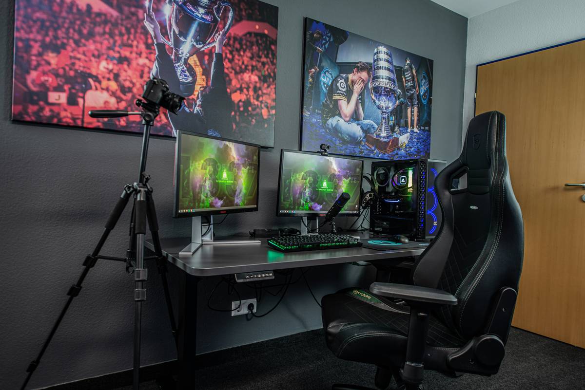 We had bootcamps featuring teams, clans, friends, organizations, game developer and many more. Regardless of your team construction, you will find everything you need in the LEET Camp. We offer a perfect gaming setup and a chill place to review your gameplay, consoles and beamer, chillout areas to lay back and a place you can get loud in.